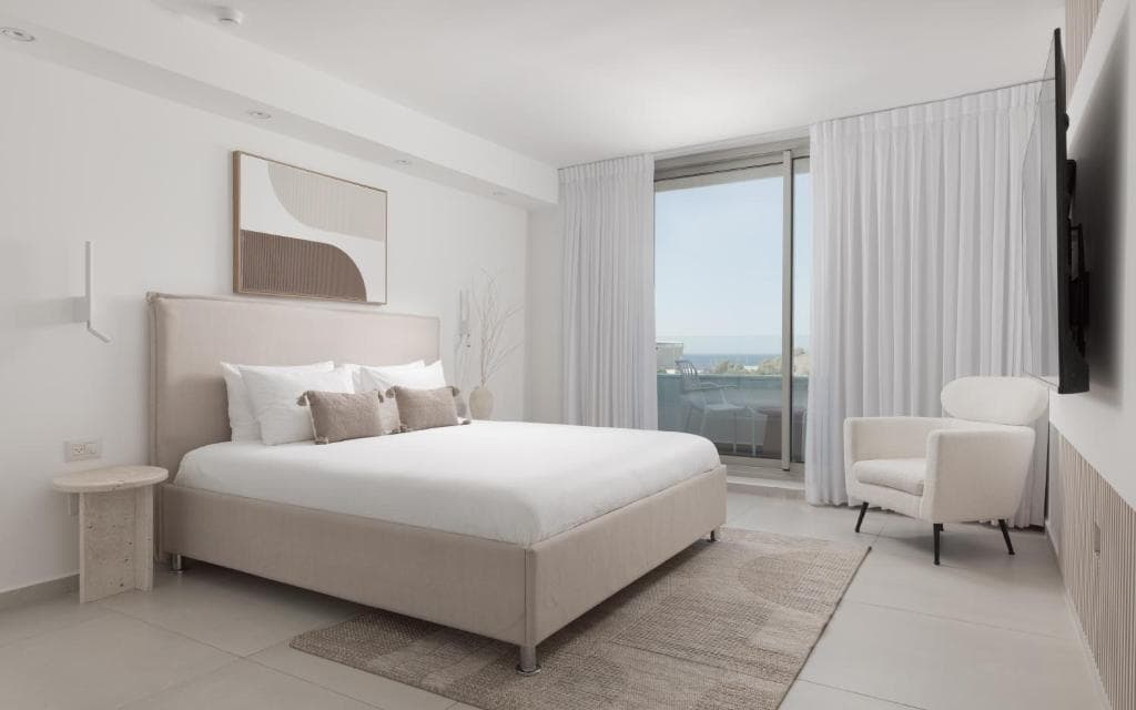 The Sea View & Balcony Apartment